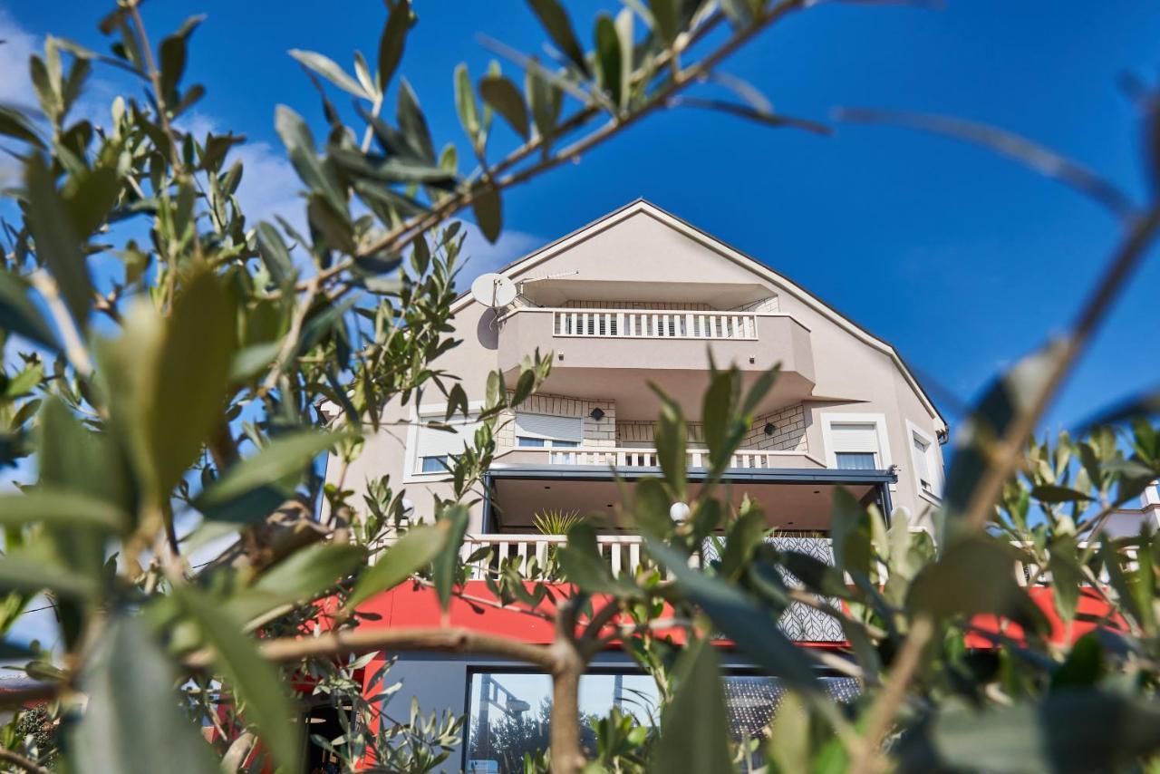 Apartments Lovric With Sea View Kaštela المظهر الخارجي الصورة