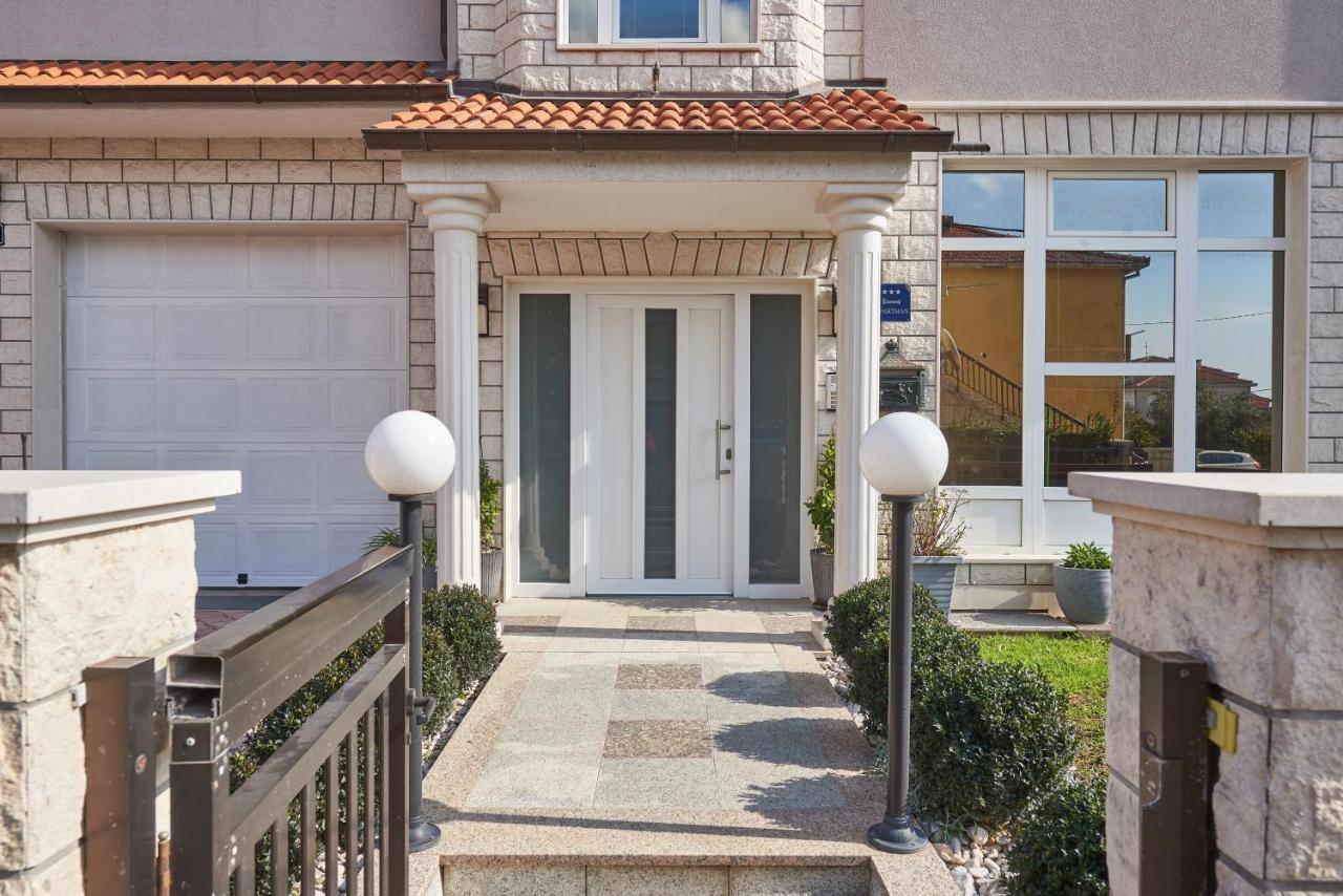 Apartments Lovric With Sea View Kaštela المظهر الخارجي الصورة