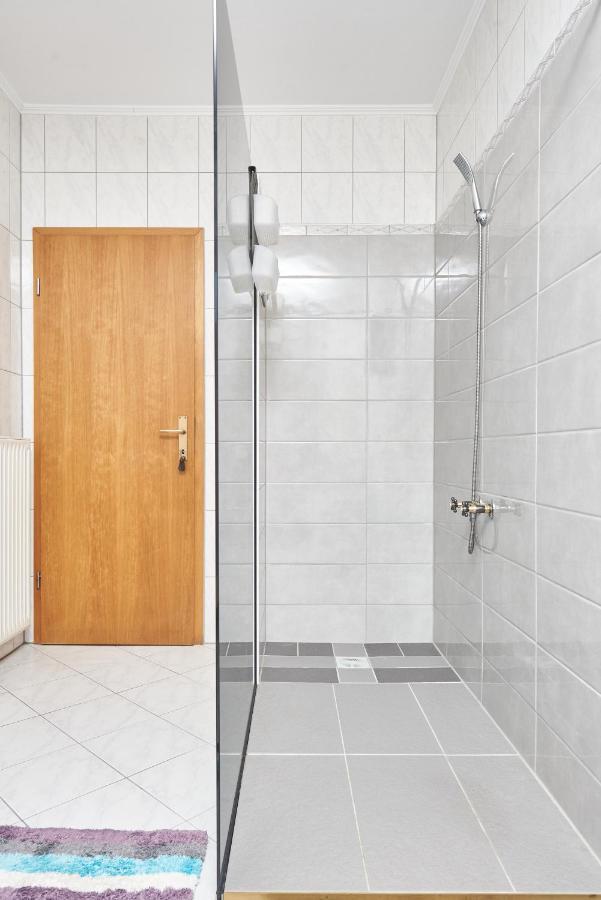 Apartments Lovric With Sea View Kaštela المظهر الخارجي الصورة