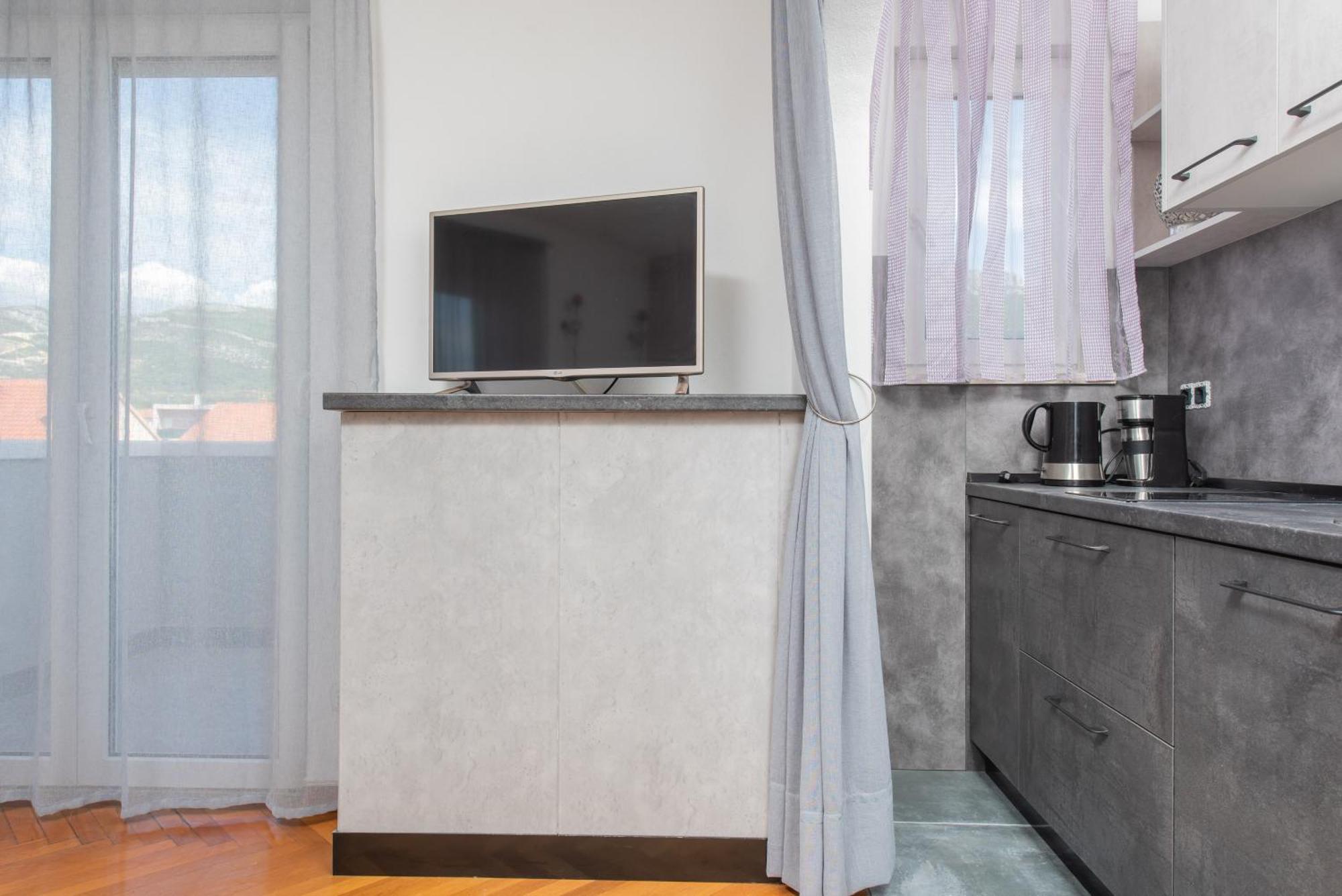 Apartments Lovric With Sea View Kaštela المظهر الخارجي الصورة