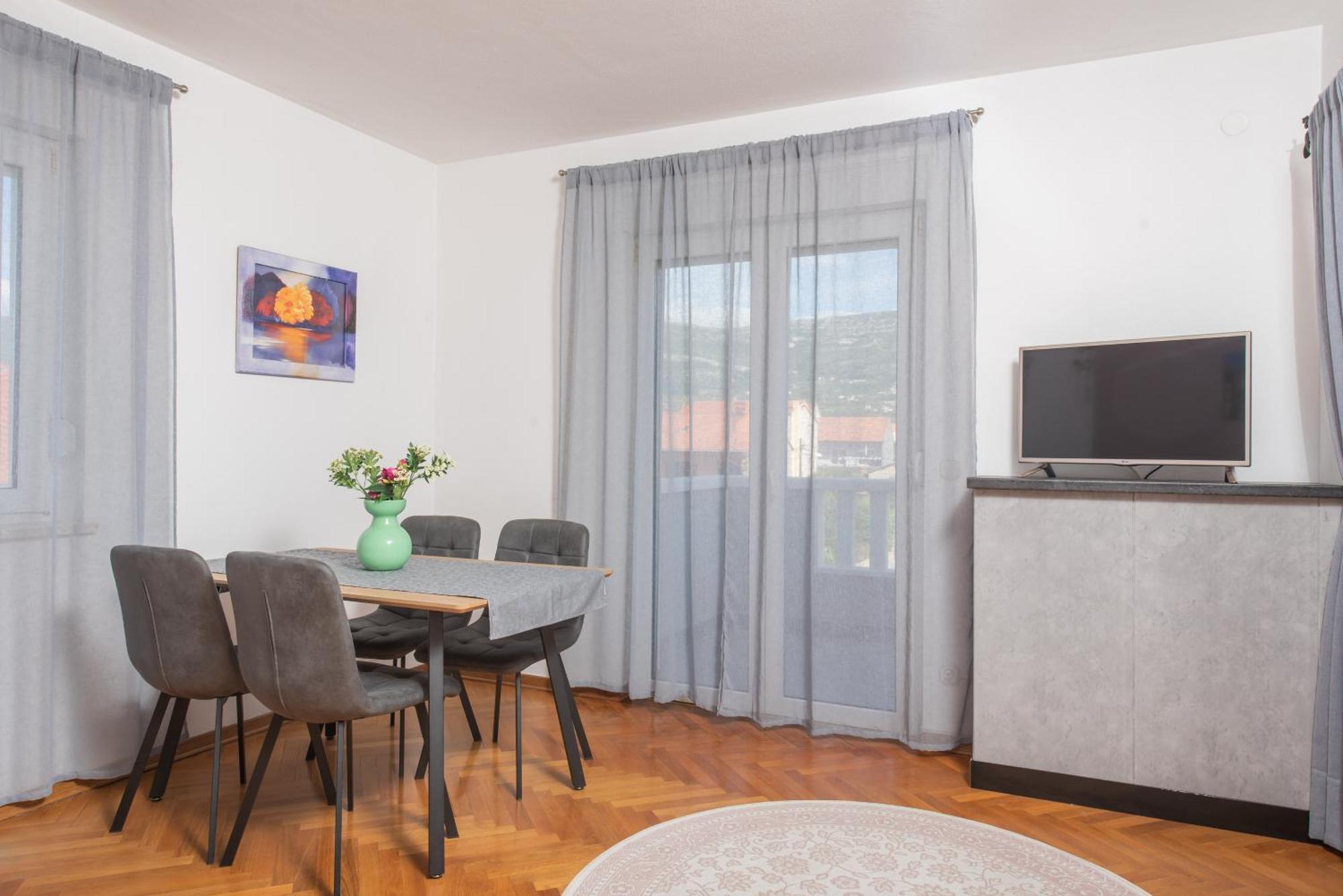 Apartments Lovric With Sea View Kaštela المظهر الخارجي الصورة