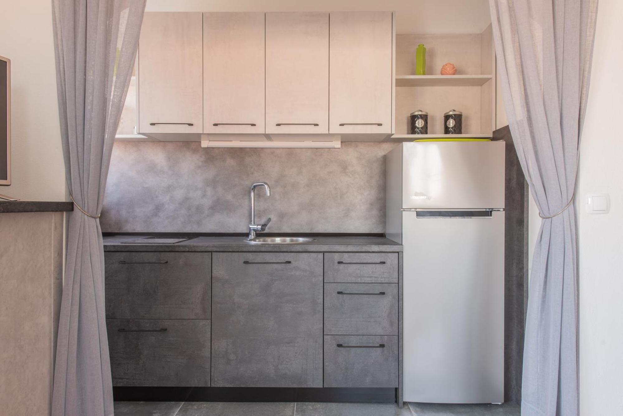 Apartments Lovric With Sea View Kaštela المظهر الخارجي الصورة