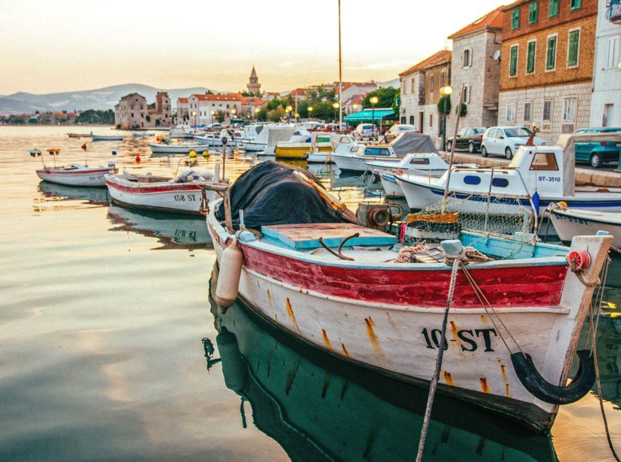 Apartments Lovric With Sea View Kaštela المظهر الخارجي الصورة